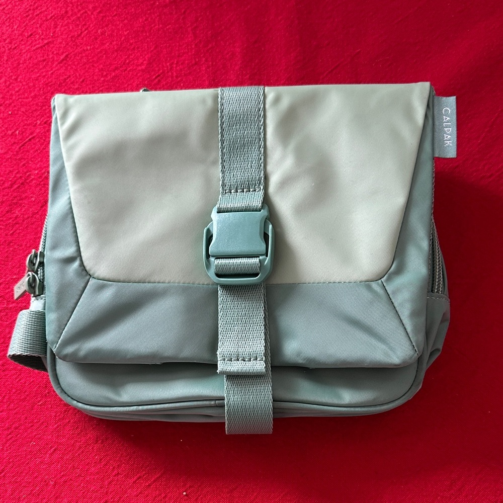 Calpak Toiletry/Makeup/Dopp/Hanging Cosmetic Bag, Sage Green, NWOT